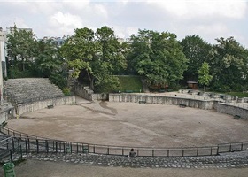 arènes de lutèces of paris guidebook